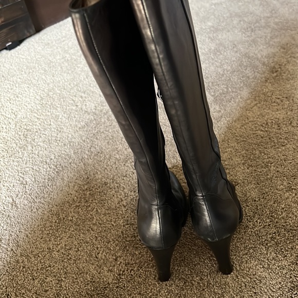 BCBG MaxAzria knee high high heel boots. Size 8/38 - Picture 6 of 11